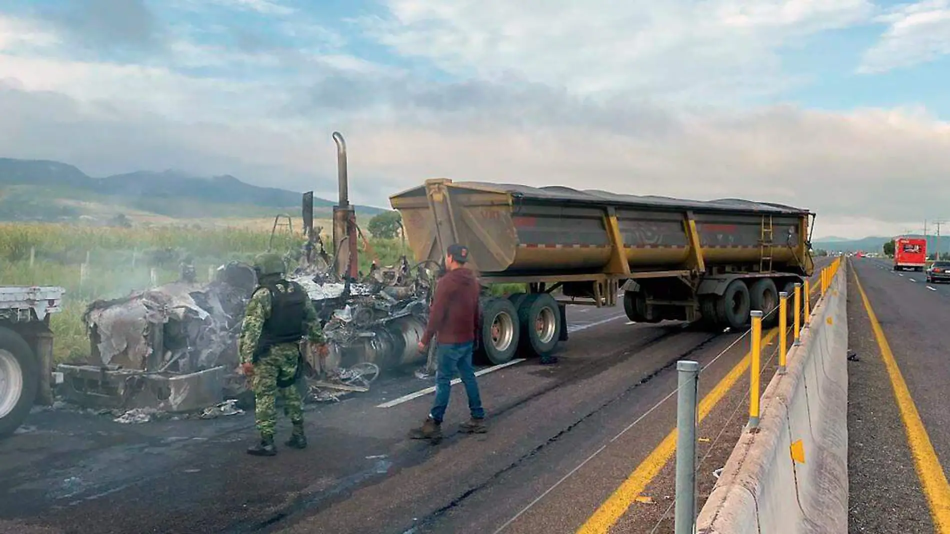 con vehículos incendiados se bloquearon varios puntos carreteros en Zacatecas